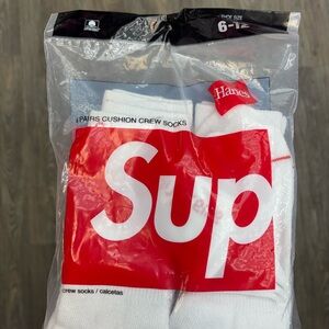 Supreme socks